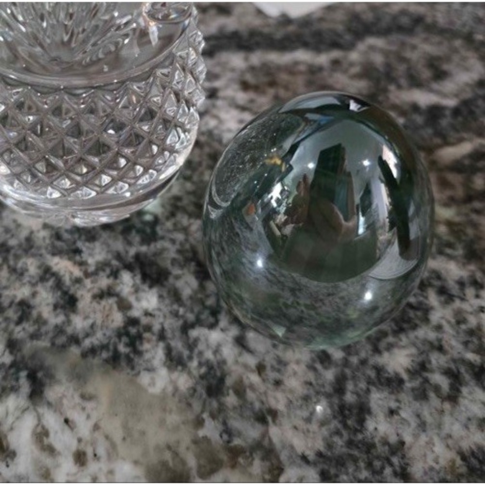 Green Glass Egg Paperweight‎ Glows Under Black Light